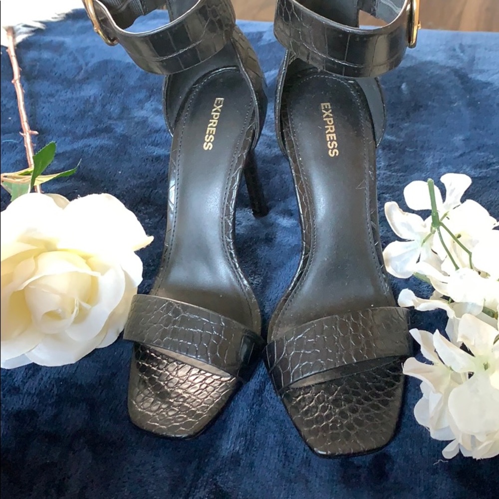 NEW Snake Print All black Strap heels